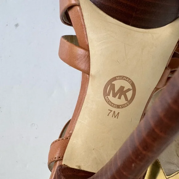 MICHAEL Michael Kors brown leather platform heels. Size 7 - Picture 6 of 16